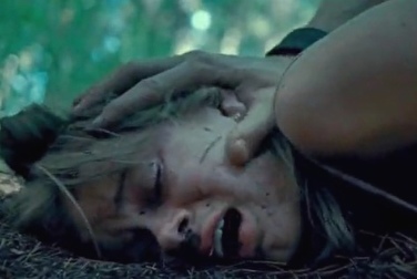 Жёсткая сцена принуждения в лесу (